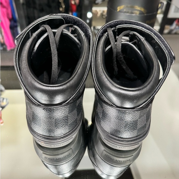 Louis Vuitton men’s sneakers - Picture 2 of 4